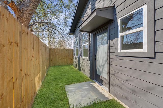 5034 Pershing Street B, Houston, TX 77033