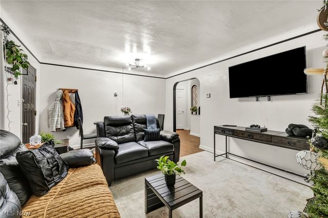 9410 Beech Avenue, Brooklyn, OH 44144