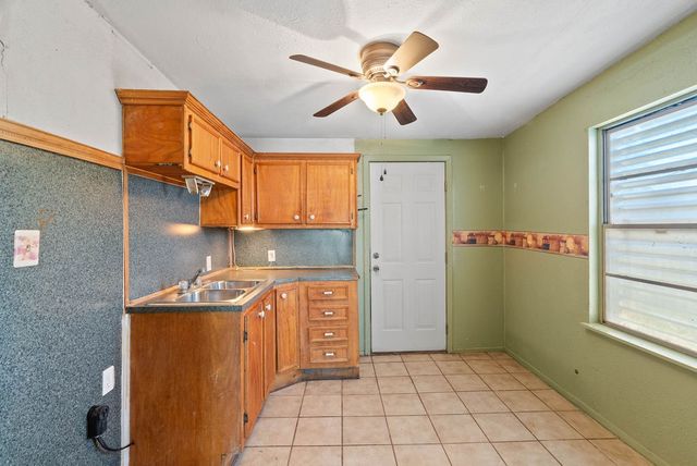 925 Hazel Dr, Corpus Christi, TX 78412