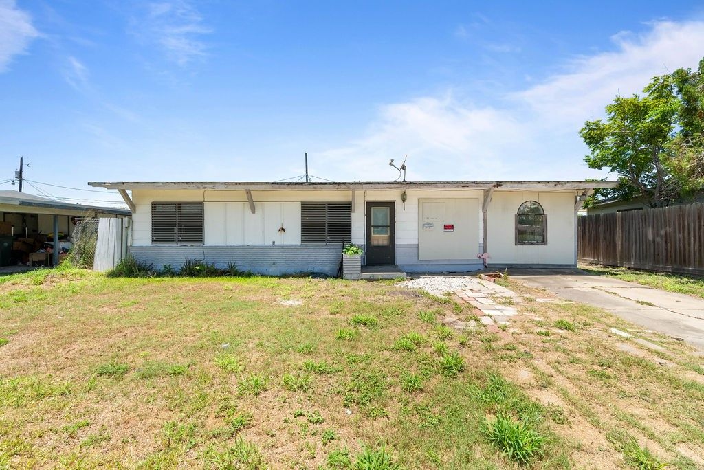 925 Hazel Dr, Corpus Christi, TX 78412