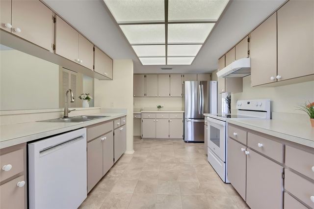 7103 CROWN OAKS DRIVE, Spring Hill, FL 34606