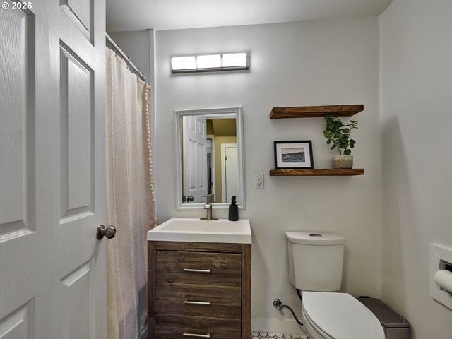 645 Nw 5TH Ave, Canby, OR 97013