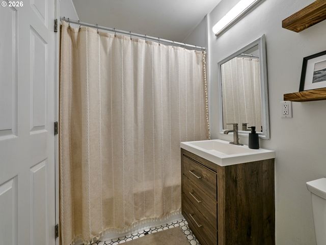 645 Nw 5TH Ave, Canby, OR 97013