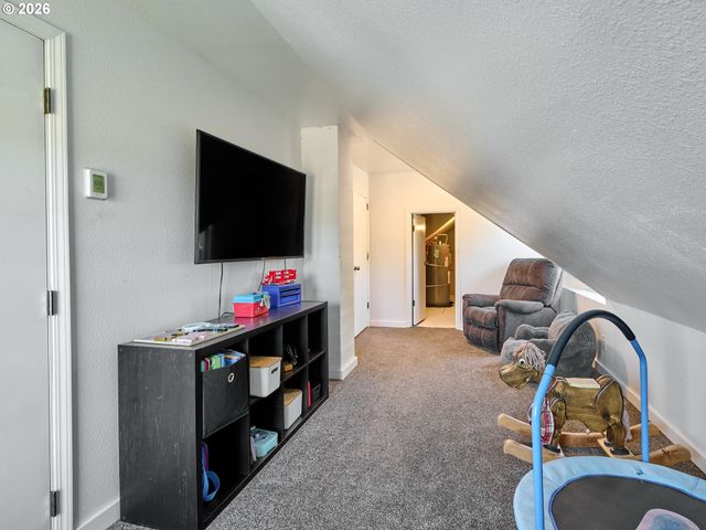 645 Nw 5TH Ave, Canby, OR 97013