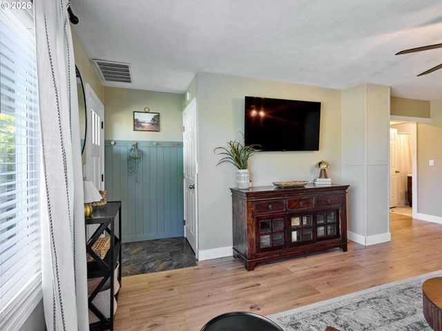 645 Nw 5TH Ave, Canby, OR 97013