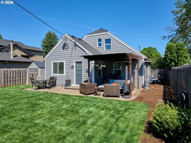 645 Nw 5TH Ave, Canby, OR 97013