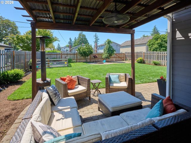 645 Nw 5TH Ave, Canby, OR 97013