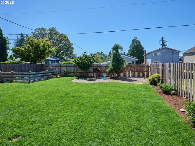 645 Nw 5TH Ave, Canby, OR 97013
