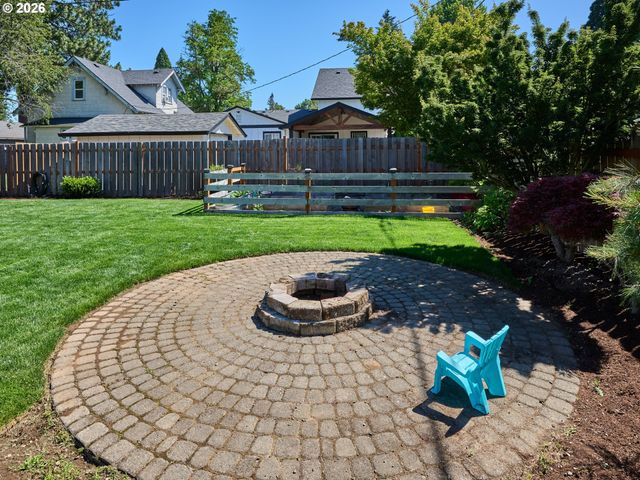 645 Nw 5TH Ave, Canby, OR 97013
