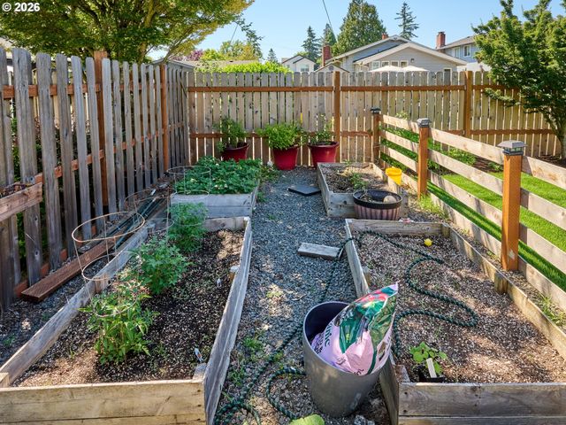 645 Nw 5TH Ave, Canby, OR 97013
