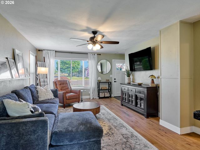 645 Nw 5TH Ave, Canby, OR 97013