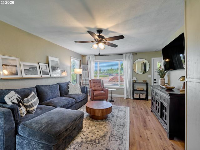 645 Nw 5TH Ave, Canby, OR 97013