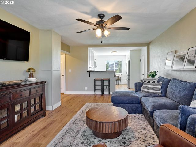 645 Nw 5TH Ave, Canby, OR 97013