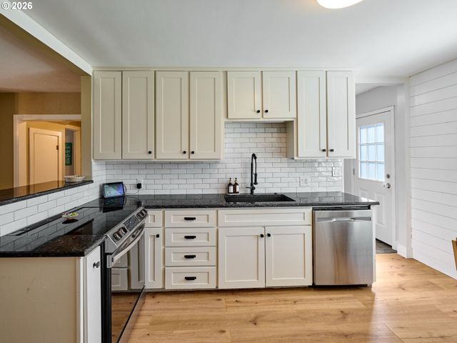 645 Nw 5TH Ave, Canby, OR 97013