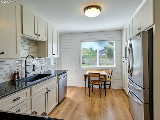 645 Nw 5TH Ave, Canby, OR 97013