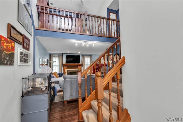 16 North Hill Drive, West Seneca, NY 14224