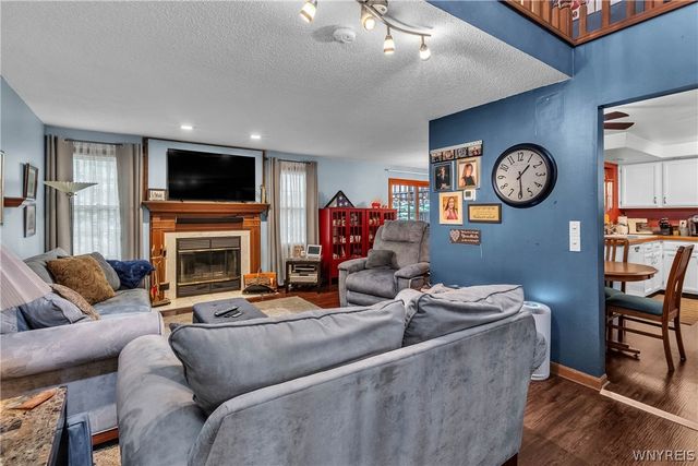 16 North Hill Drive, West Seneca, NY 14224