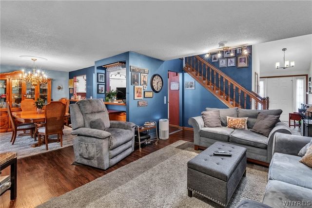 16 North Hill Drive, West Seneca, NY 14224