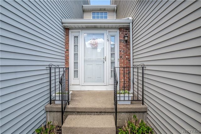 16 North Hill Drive, West Seneca, NY 14224