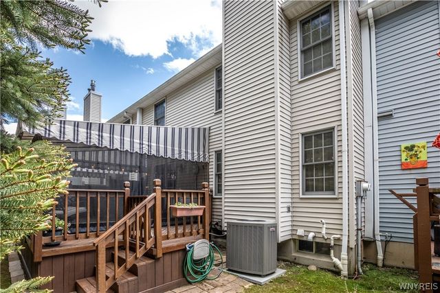 16 North Hill Drive, West Seneca, NY 14224