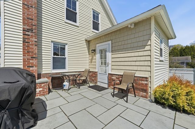 7 Cherry Street, Southborough, MA 01745