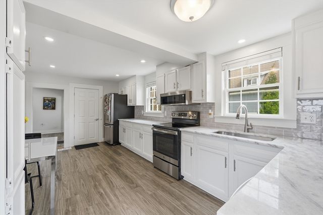 7 Cherry Street, Southborough, MA 01745
