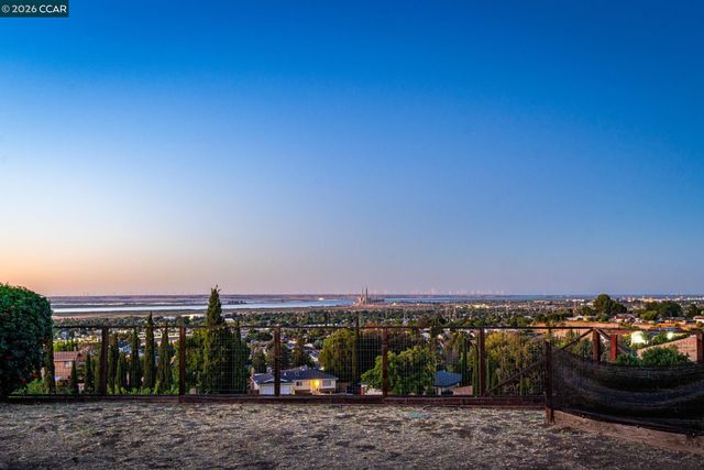 2240 Westwood Ln, Pittsburg, CA 94565