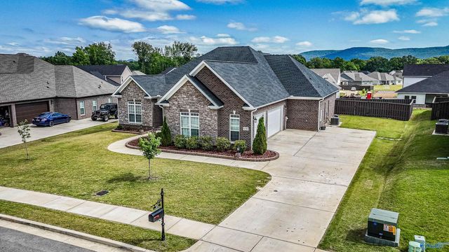 8230 Nantucket Circle, Owens Cross Roads, AL 35763