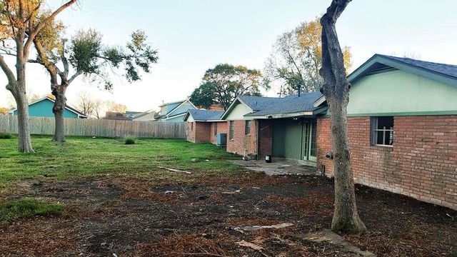 18219 Kings Lynn Street, Webster, TX 77058