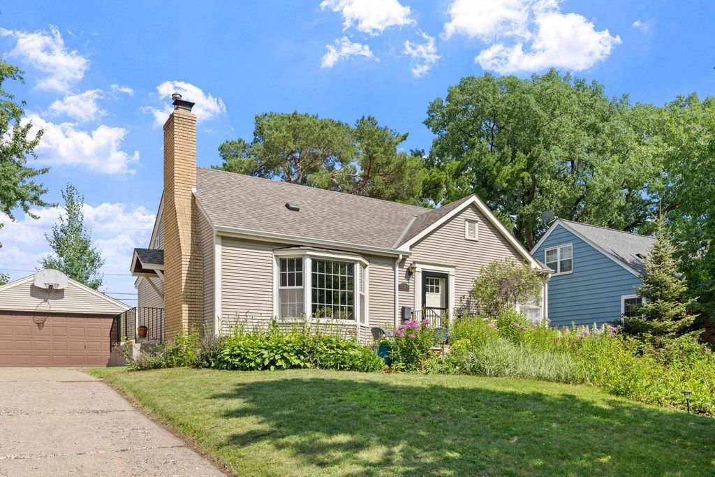 1820 Holton Street, Falcon Heights, MN 55113