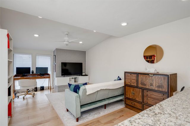 909 Reinli ST 222, Austin, TX 78751