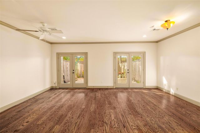 1655 Castle Ct, Houston, TX 77006