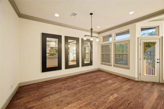 1655 Castle Ct, Houston, TX 77006