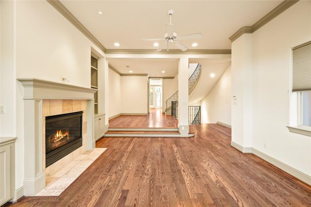 1655 Castle Ct, Houston, TX 77006