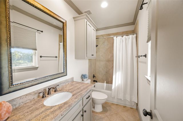 1655 Castle Ct, Houston, TX 77006