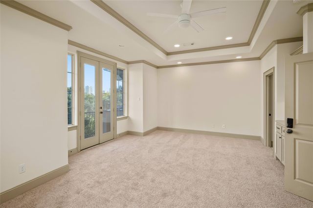 1655 Castle Ct, Houston, TX 77006