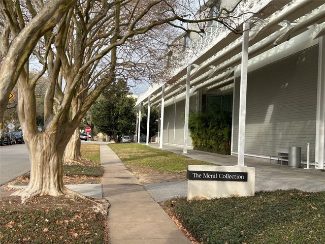 1655 Castle Ct, Houston, TX 77006