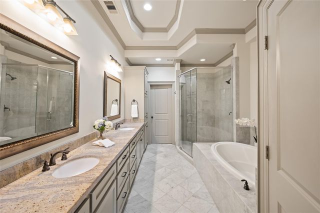 1655 Castle Ct, Houston, TX 77006