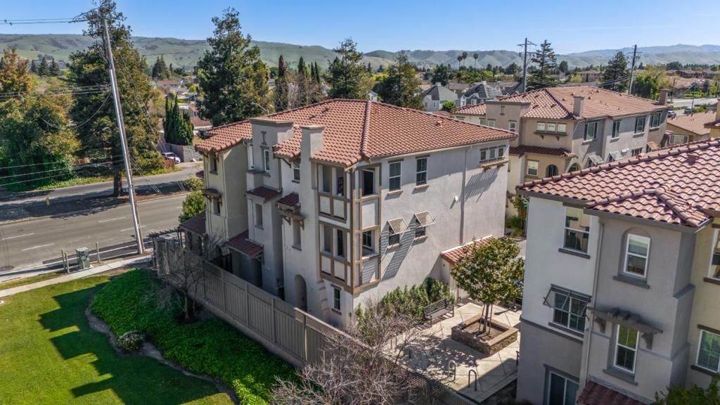 Image 32 of property listing at 4023 Clydesdale, Fremont, CA 94555