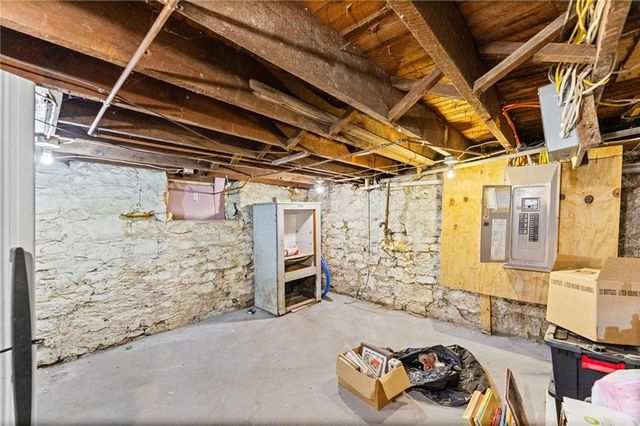 1434 6th Avenue, Leavenworth, KS 66048