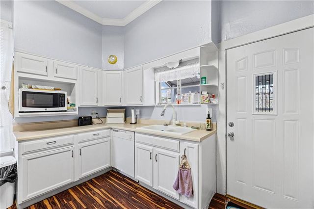 1434 6th Avenue, Leavenworth, KS 66048