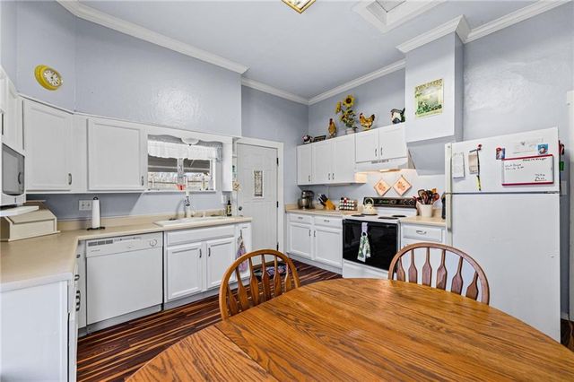 1434 6th Avenue, Leavenworth, KS 66048