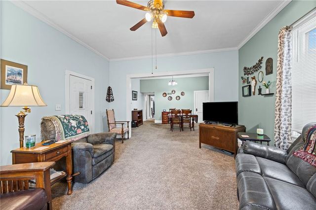 1434 6th Avenue, Leavenworth, KS 66048