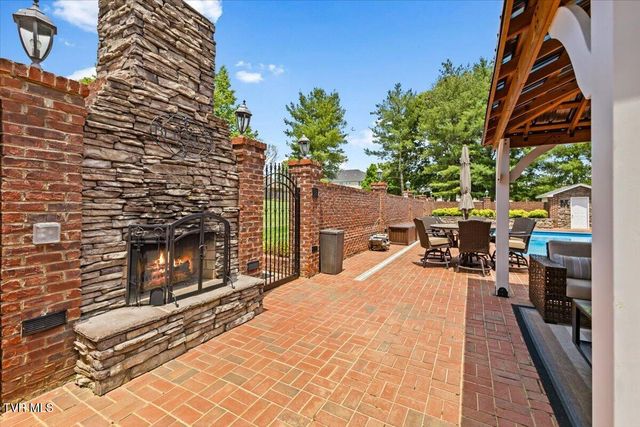 106 Sterling Springs Drive, Johnson City, TN 37604