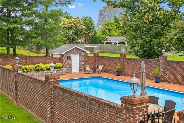 106 Sterling Springs Drive, Johnson City, TN 37604