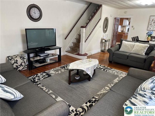 1566 Washington Avenue, Northampton Boro, PA 18067