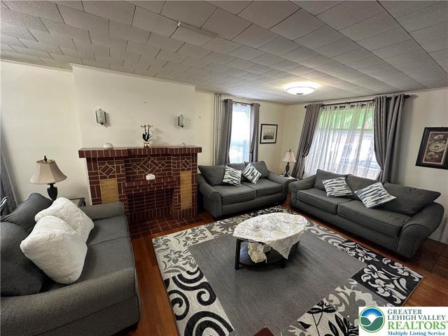 1566 Washington Avenue, Northampton Boro, PA 18067