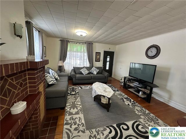 1566 Washington Avenue, Northampton Boro, PA 18067