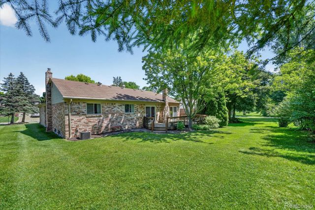 2370 Norton Road, Rochester Hills, MI 48307