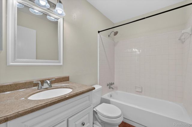 2370 Norton Road, Rochester Hills, MI 48307